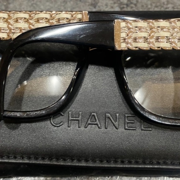 Limited Fall/Winter Solstice Chanel-Authentic - Picture 2 of 3